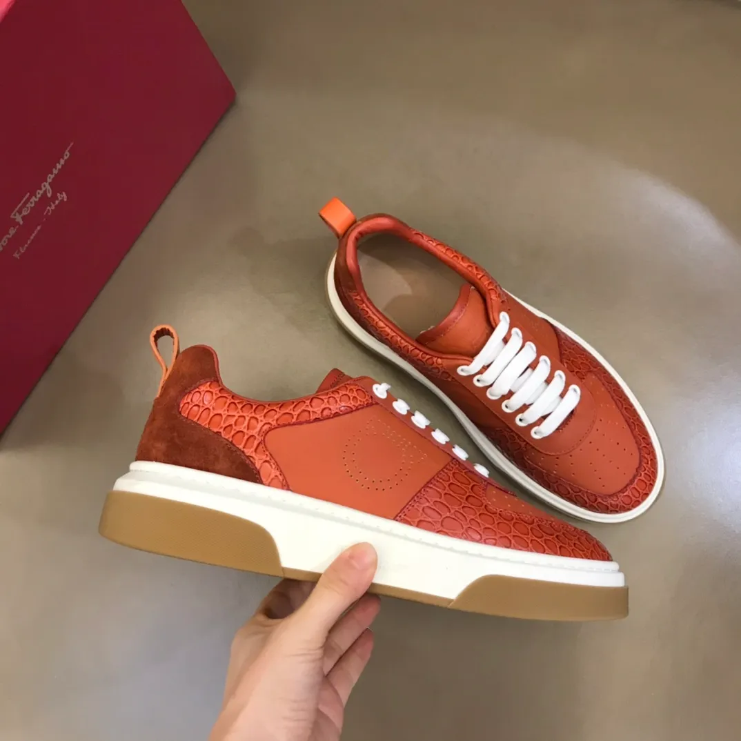 p420 "Salvatore Ferraga**" men's low-cut fashion sneakers. This casual shoe has a novel structure and is made of soft calfskin. The contrasting color elements on the upper highlight the bold and avant-garde atmosphere. The first-layer cowhide lining is high-end and comfortable. Energetic and fresh, these shoes can be worn with casual looks or add a touch of street style to elegant trousers.  Size: 38-44